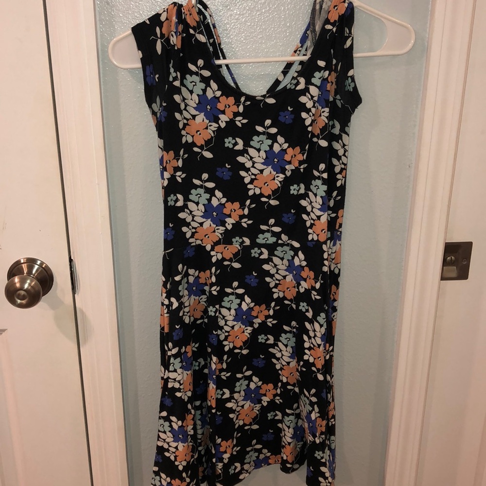 Floral dress with back criss-cross cutout